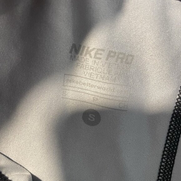 Nike Leggings Womens Small Pro Capri Active Workout Black White Design Mid Rise - Picture 2 of 9